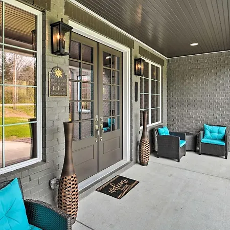 Holiday home Beautiful Near Downtown W/ Hot Tub! *