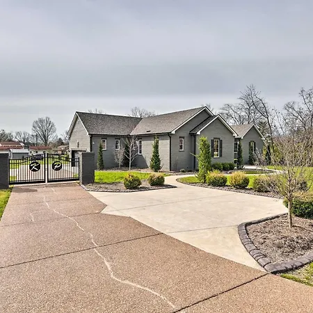 Holiday home Beautiful Near Downtown W/ Hot Tub! Nashville