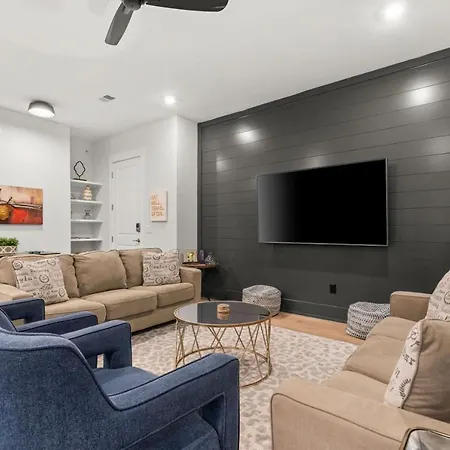 High End Getaway W Balcony In Prime West End Apartment *