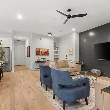 High End Getaway W Balcony In Prime West End