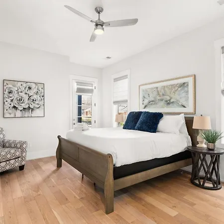 High End Getaway W Balcony In Prime West End *
