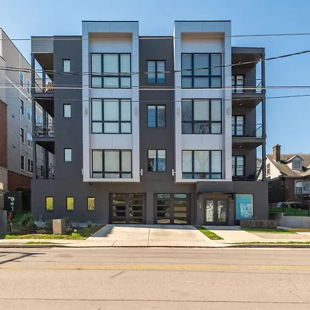 High End Getaway W Balcony In Prime West End