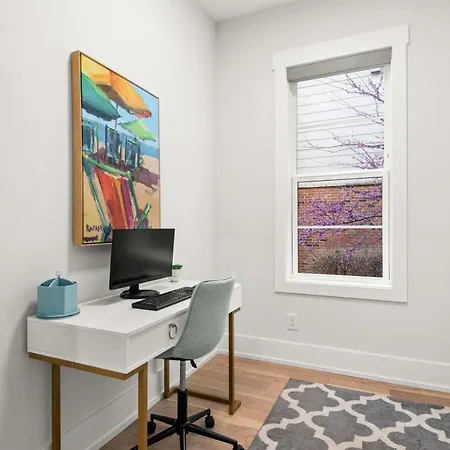 High End Getaway W Balcony In Prime West End Apartment Nashville