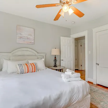 Cozy & Carriage House East Nash *