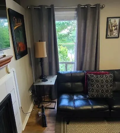 Captain's Quarters Riverfront #2 Apartment *