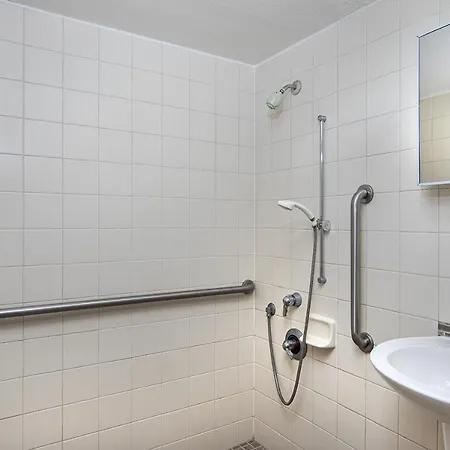 Super 8 By Wyndham West Hotel 2*
