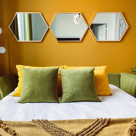 Vintage Vibes - Minutes From The Broadway Buzz Holiday home *