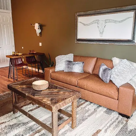 Cozy - 2 Miles To Broadway & Free Parking Holiday home *