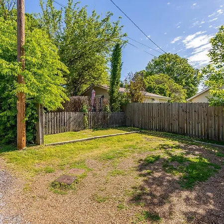 Cozy & Carriage House East Nash *