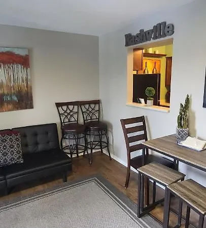 Captain's Quarters Riverfront #2 Apartment