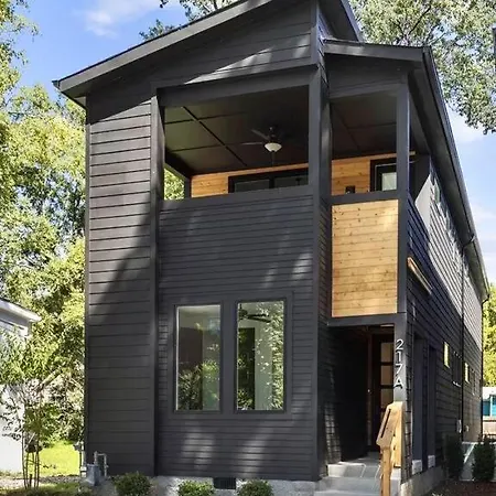 Holiday home Nashvilla. A Luxe Escape + 3 Miles To Downtown. Nashville