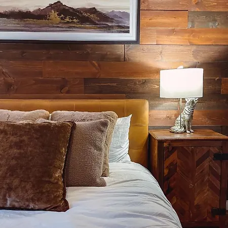 Cozy - 2 Miles To Broadway & Free Parking Holiday home *