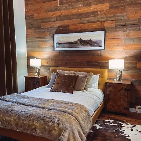 Holiday home Cozy - 2 Miles To Broadway & Free Parking *