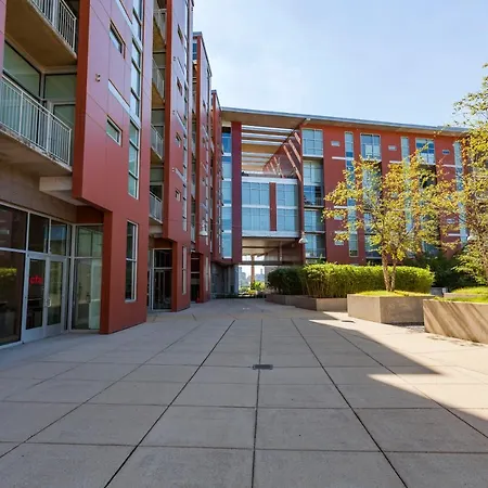 Luxe Two Bedroom Penthouse With Skyline Views, Internet, Gym Holiday home Nashville