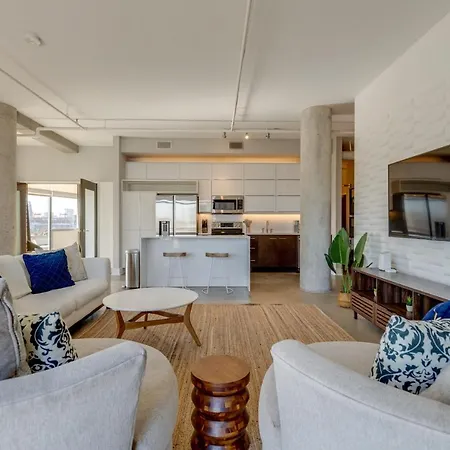 Amazing 2 Bd 4th Floor With Spectacular Views *
