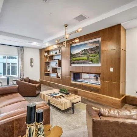 The Zenith W Gym N Pool Apartment *