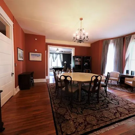7000sf 11bed/3bth 3 Acres! 5 Minutes Downtown Holiday home Nashville