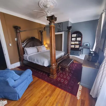 7000sf 11bed/3bth 3 Acres! 5 Minutes Downtown Holiday home