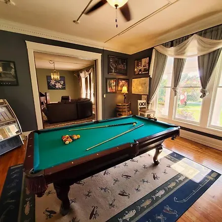7000sf 11bed/3bth 3 Acres! 5 Minutes Downtown Holiday home Nashville
