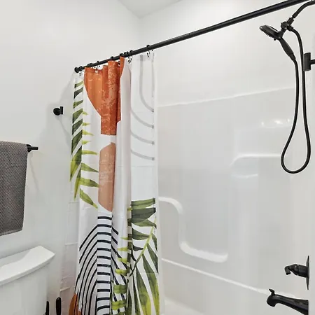 Vacation Near Bridgestone Arena! Apartment