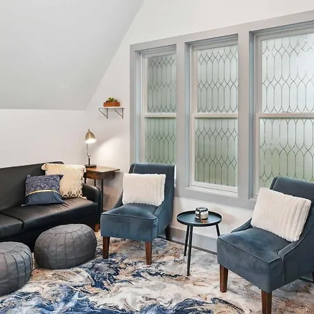 Vacation Near Bridgestone Arena! Apartment *