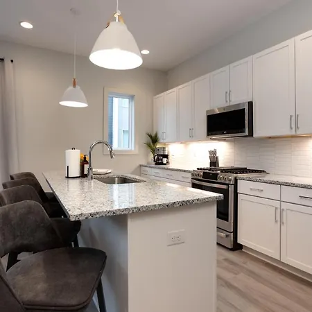 East Nash Oasis - 13 Beds - Going Fast Holiday home Nashville