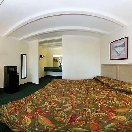 Hotel Rodeway Airport