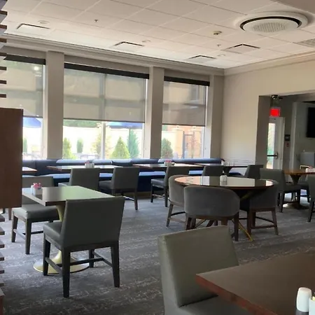 Hotel Hilton Garden Airport 3*