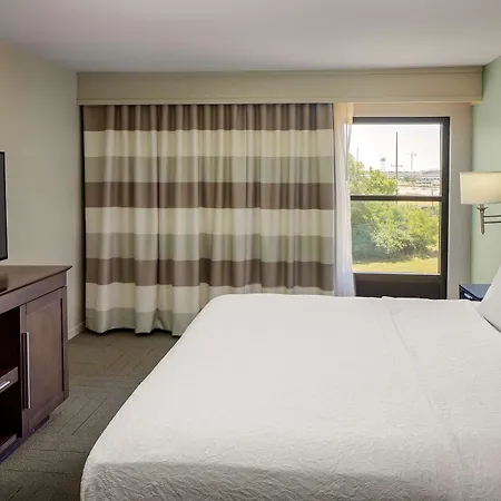 Hampton & Nashville-airport Hotel