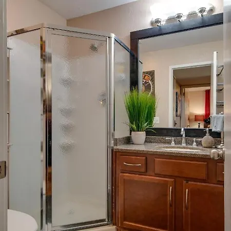 New Listing Gorgeous Downtown On The River Walk To #2
