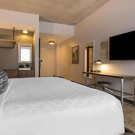 Cambria Downtown 4*