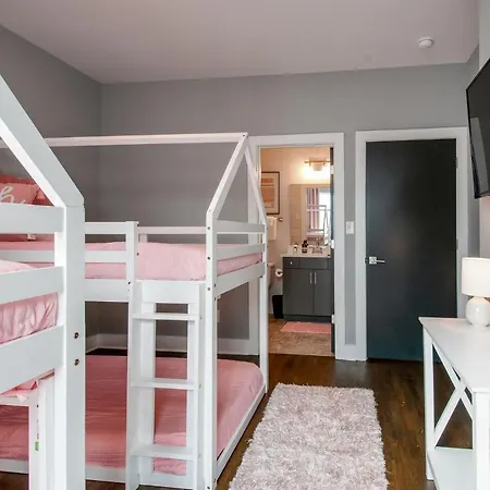 King & Queen 2 Homes - 24 Beds Views * Nashville