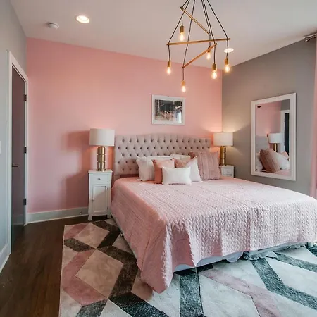 King & Queen 2 Homes - 24 Beds Views * Nashville