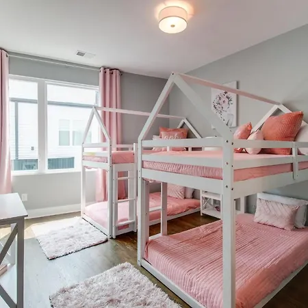 King & Queen 2 Homes - 24 Beds Views Holiday home Nashville