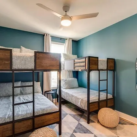 Minutes From Downtown-12 Beds-karaoke Holiday home