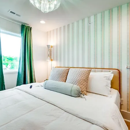 Sky High Cowgirl Luxe 4br W Rooftopdeck Karaoke Holiday home *