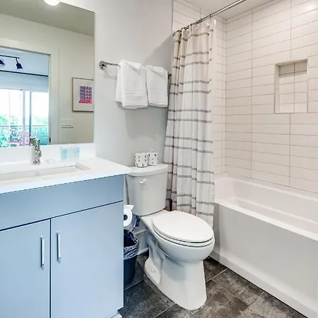 Sky High Cowgirl Luxe 4br W Rooftopdeck Karaoke * Nashville
