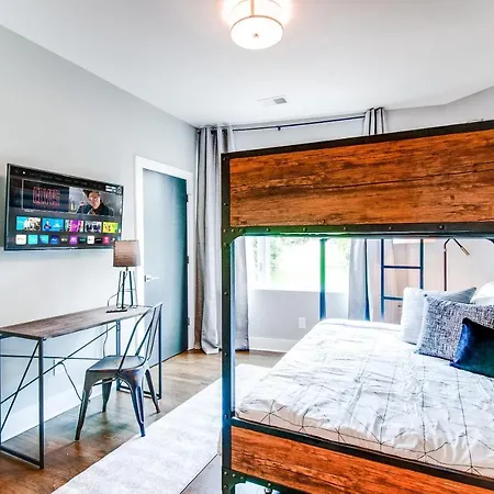 The King Of Rock Experience 13 Beds & Rooftop W View Holiday home