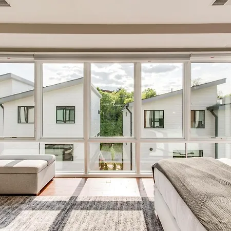 Downtown Luxury - 10 Beds & Free Parking
