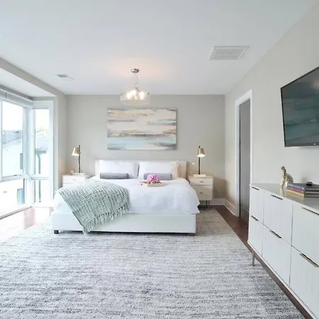 Downtown Luxury - 10 Beds & Free Parking