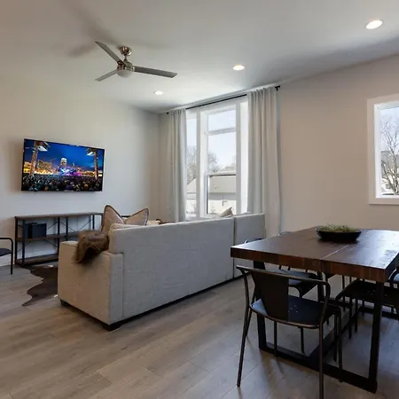 Holiday home Huge Space - 10 Beds - Rooftop W Views Nashville
