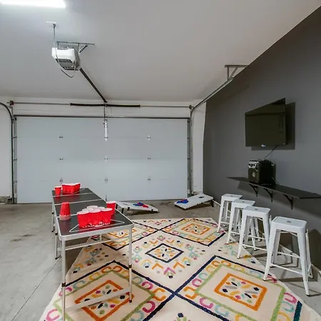 Holiday home Huge Space - 10 Beds - Rooftop W Views Nashville