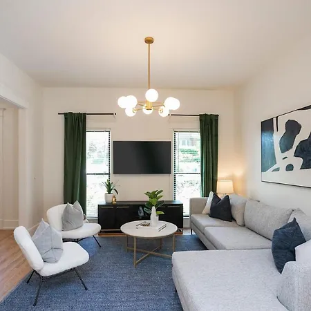 Prime Walkable Location 5 Kings And 1 Queen Bed Holiday home *