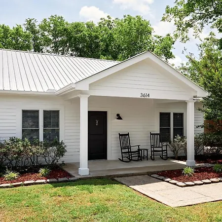 Spacious Homebase With Backyard
