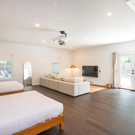 Holiday home Spacious Homebase With Backyard Nashville