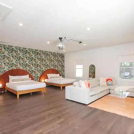 Holiday home Spacious Homebase With Backyard Nashville