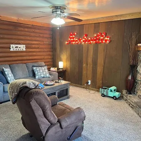 Log Close To Percy Preist Apartment *