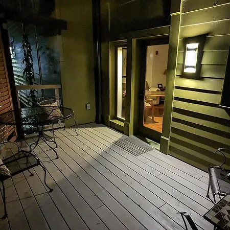 Westwood Shed In By Geodis Vanderbilt Belmont, 1 Accessible Apartment *