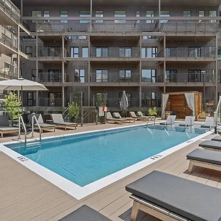 Downtown Pool, Gym + Skyline Views Walk To Bridgestone * Nashville