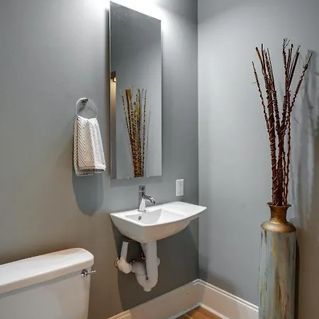 Lux Living In 6th Floor Located In East Minutes To Downtown